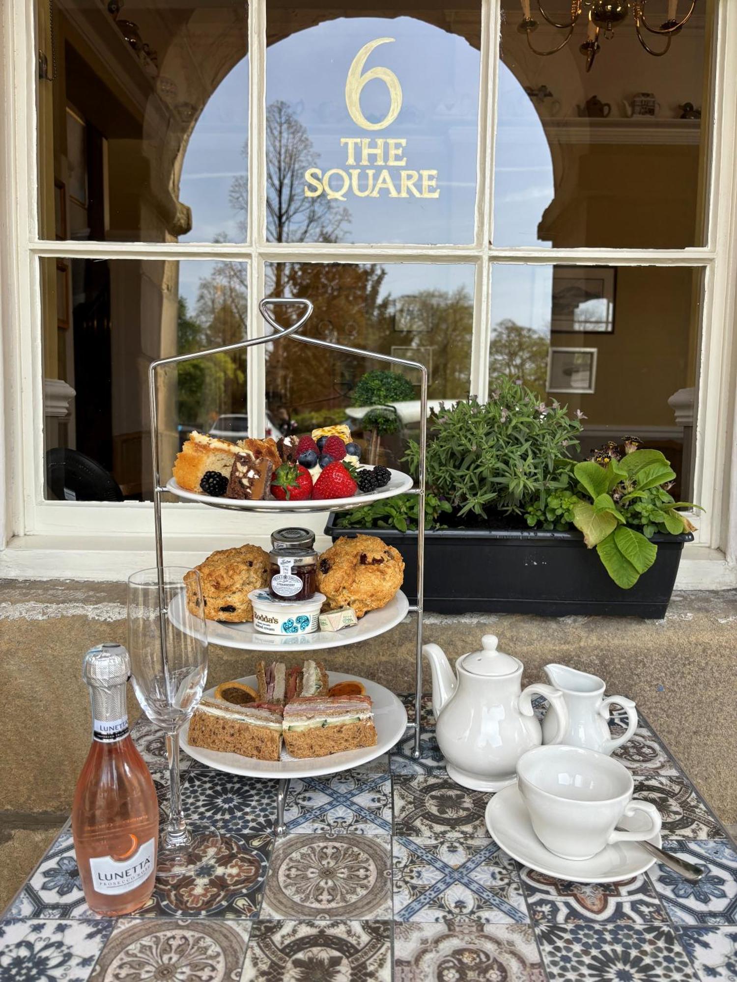 No 6 The Square Tearooms & Accommodation بكستون المظهر الخارجي الصورة